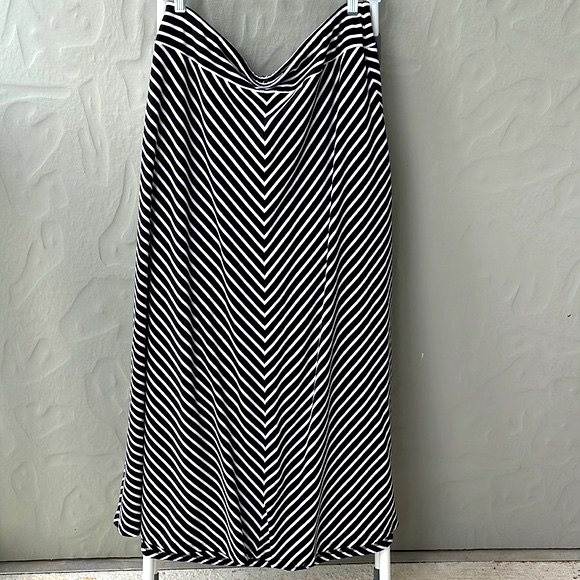 Talbots Stretch Maxi Skirt Chevron Black & White L