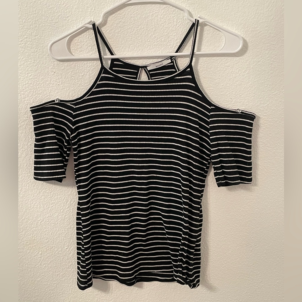 This Is A Black And White Striped Tank Top With Off The Shoulder Sleeves